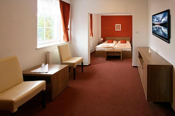 Wellness Hotel Hukvaldy Polopenze A Wellness V Cene Pribor Exterior photo
