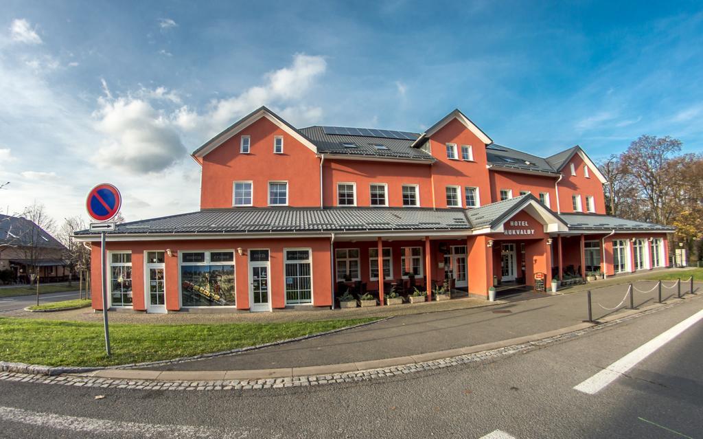 Wellness Hotel Hukvaldy Polopenze A Wellness V Cene Pribor Exterior photo