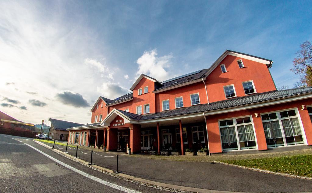 Wellness Hotel Hukvaldy Polopenze A Wellness V Cene Pribor Exterior photo